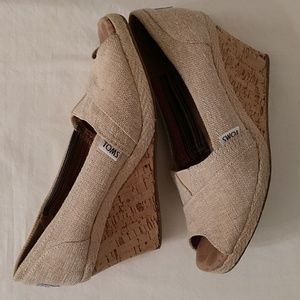 TOMS wedge sandals size 8 Tan